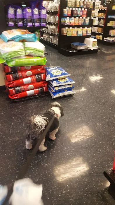 Chuck & Don's Pet Food & Supplies Picture 9