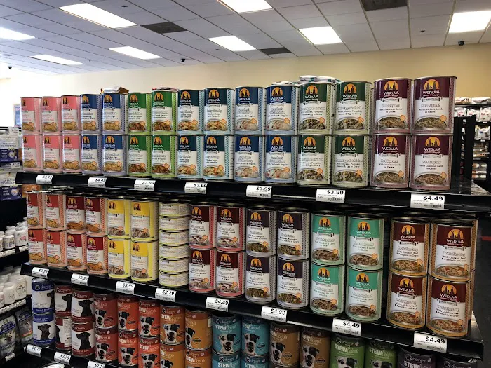 Chuck & Don's Pet Food & Supplies Picture 1