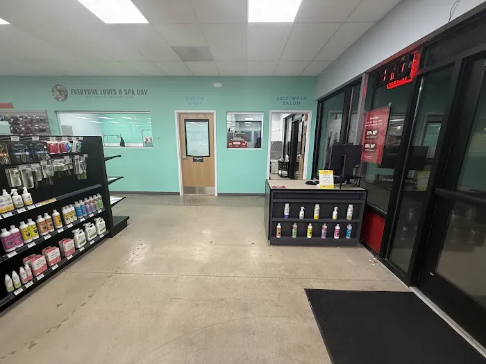 Chuck & Don's Pet Food & Supplies Picture 3