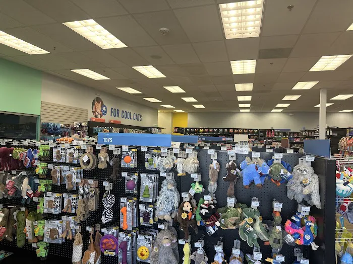 Chuck & Don's Pet Food & Supplies Picture 6