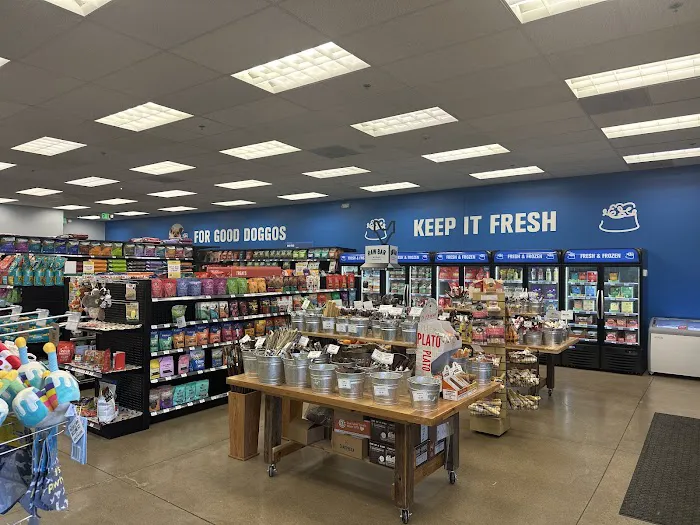 Chuck & Don's Pet Food & Supplies Picture 3