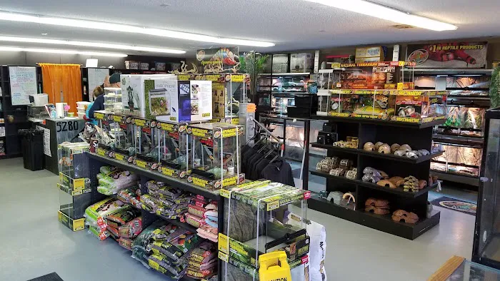 5280 Reptile Room - West Picture 2