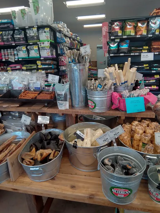 Chuck & Don's Pet Food & Supplies Picture 5
