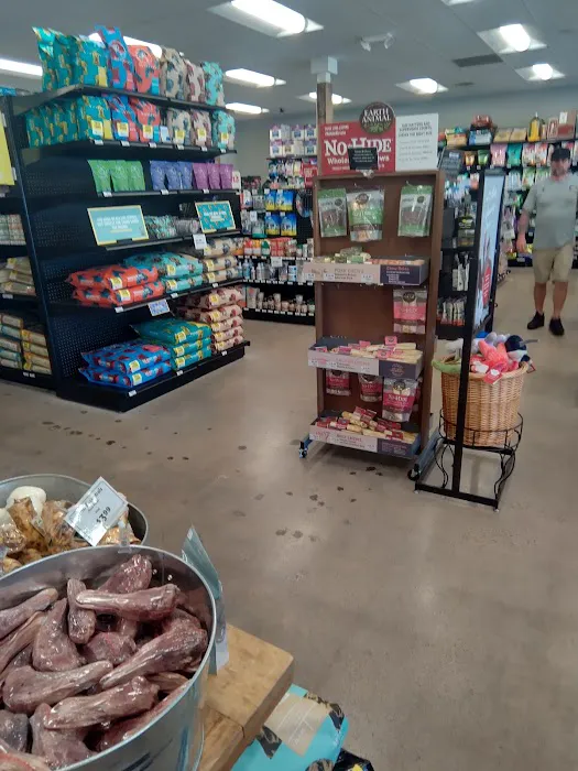 Chuck & Don's Pet Food & Supplies Picture 3