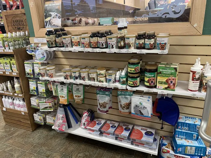 Chuck & Don's Pet Food & Supplies Picture 9