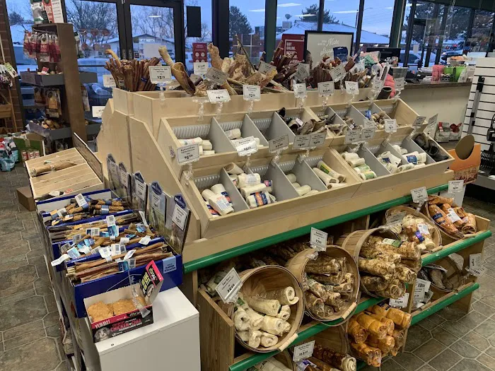 Chuck & Don's Pet Food & Supplies Picture 1