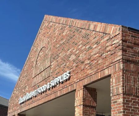 Chuck & Don's Pet Food & Supplies