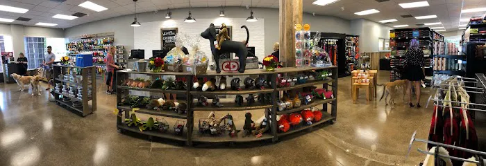 Chuck & Don's Pet Food & Supplies Picture 4