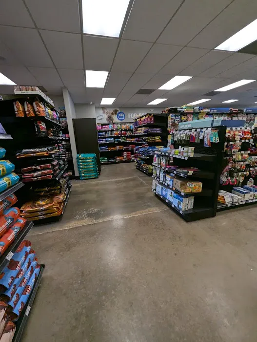 Chuck & Don's Pet Food & Supplies Picture 6