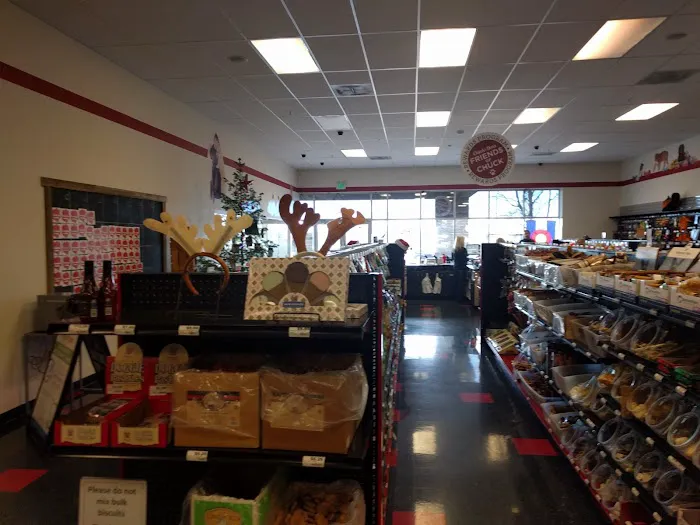 Chuck & Don's Pet Food & Supplies Picture 5