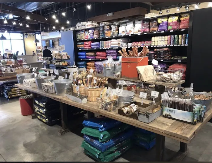 Chuck & Don's Pet Food & Supplies Picture 3