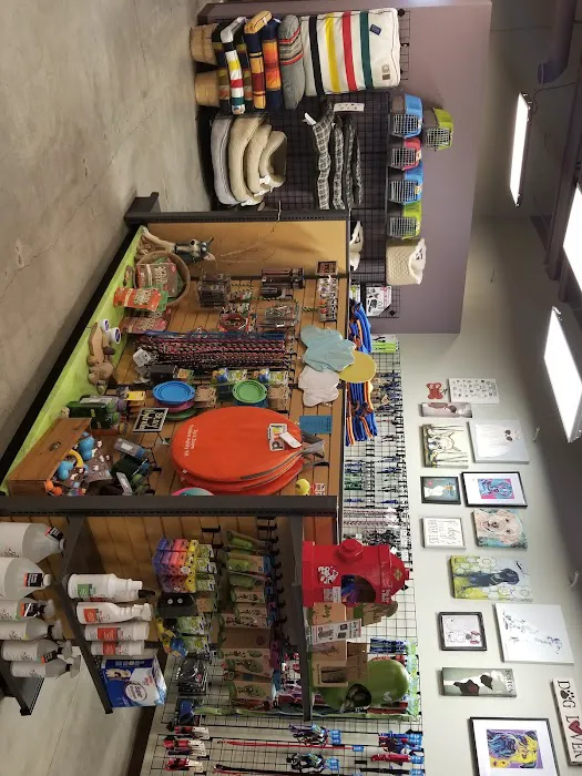Chuck & Don's Pet Food & Supplies Picture 5