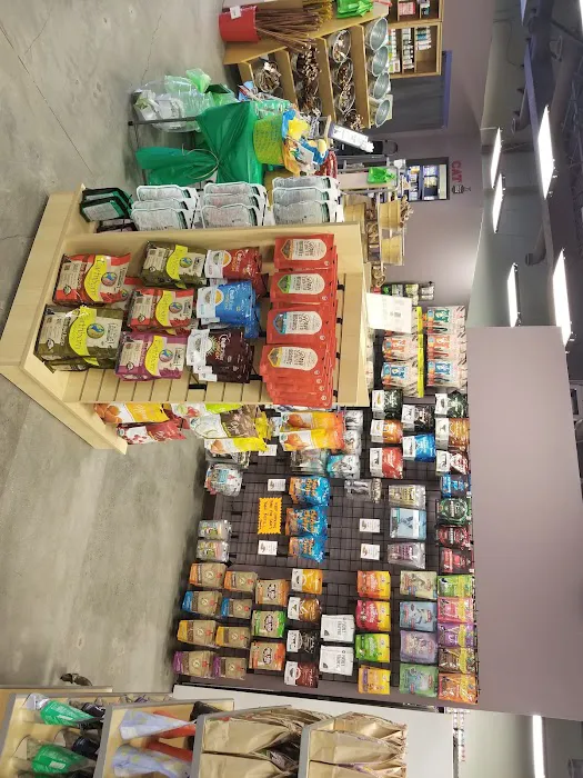 Chuck & Don's Pet Food & Supplies Picture 9