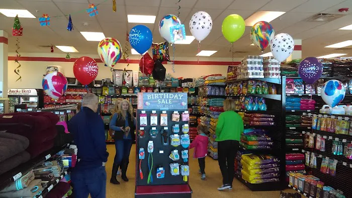 Chuck & Don's Pet Food & Supplies Picture 3