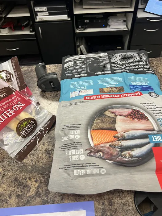 Chuck & Don's Pet Food & Supplies Picture 7