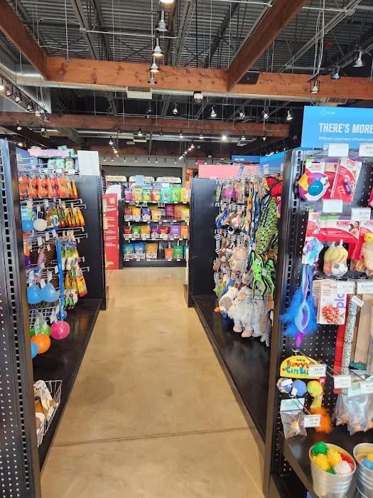Chuck & Don's Pet Food & Supplies Picture 2