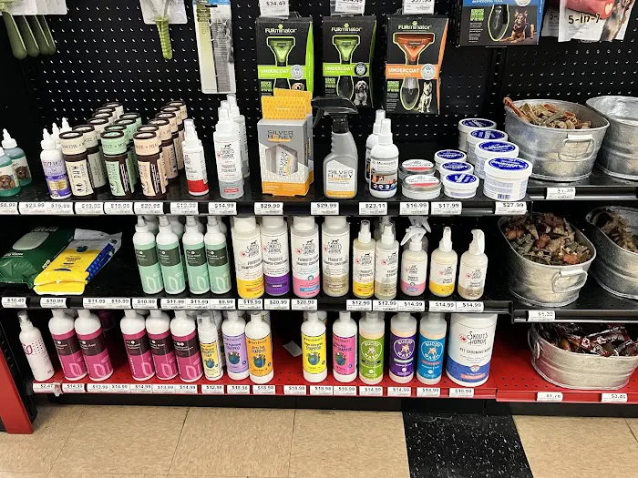 Chuck & Don's Pet Food & Supplies Picture 8