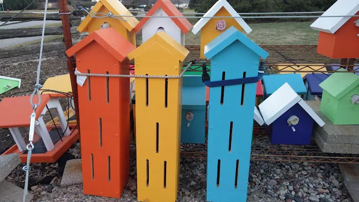 Birdfeeders and Birdhouses Picture 2