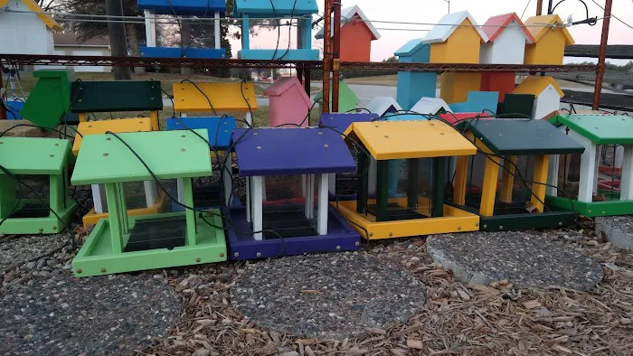 Birdfeeders and Birdhouses Picture 5