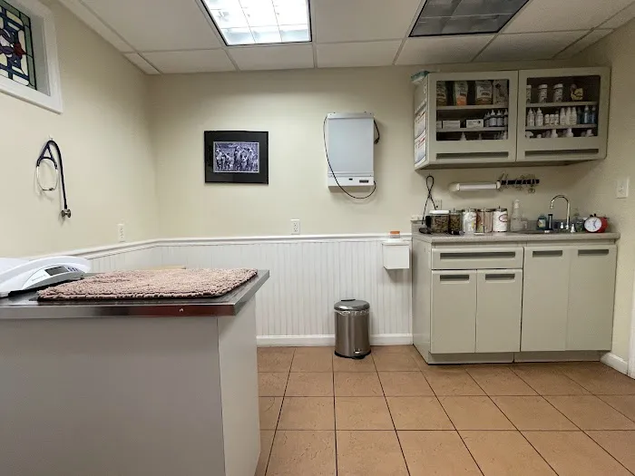 Carr Island Animal Hospital Picture 1