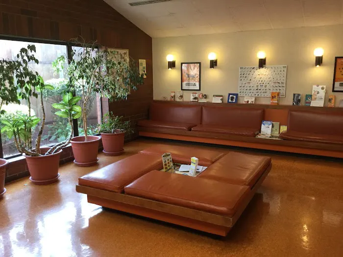 Roberts & Wendt Animal Hospital Picture 6