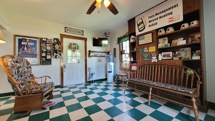 Hillview Veterinary Clinic / Bed & Biscuit Picture 4