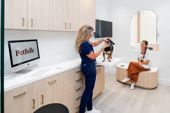 Petfolk Veterinary & Urgent Care - North Hills Picture 4