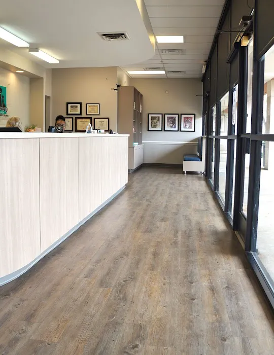 Carrboro Plaza Veterinary Clinic Picture 2