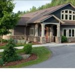 Maple Tree Veterinary Hospital and Dog Camp