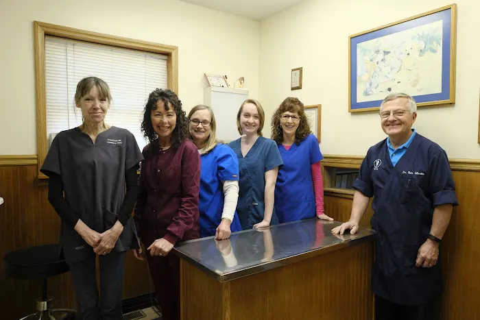 Crawfordsville Veterinary Clinic: Martin Tom DVM Picture 1