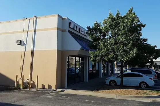 Beltline-Plano RD Animal Hosp Picture 4