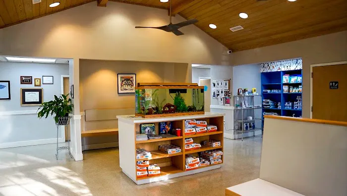 Floral Parkway Animal Hospital Picture 2