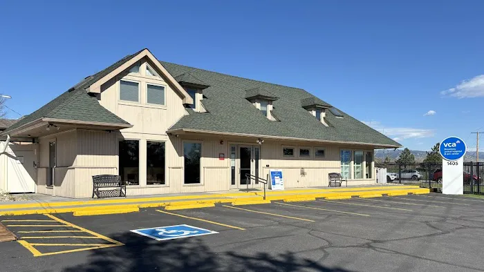 VCA Broadway Animal Hospital and Pet Center Picture 3