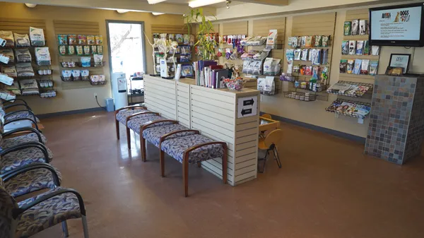 VCA Broadway Animal Hospital and Pet Center Picture 7