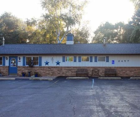 Clinton Trail Animal Hospital