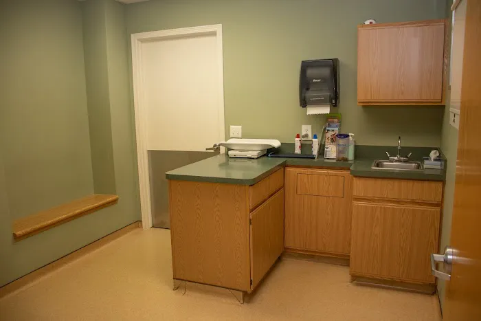 Roadside Veterinary Clinic Picture 7