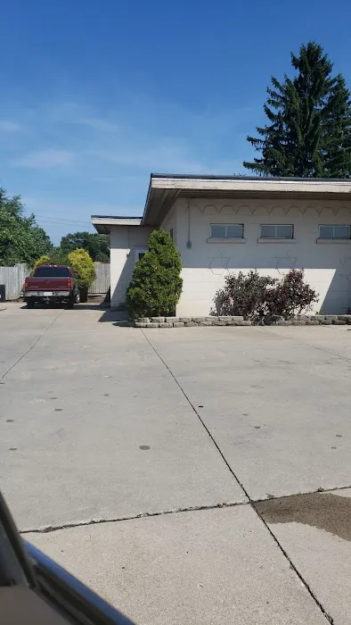 White Veterinary Clinic Picture 1