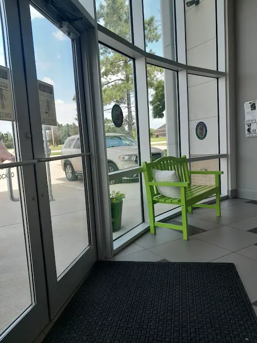 Turtle Creek Veterinary Medical Center, Dr. Jonathan Rocky & Dr. Kaitlyn Boerner Picture 8