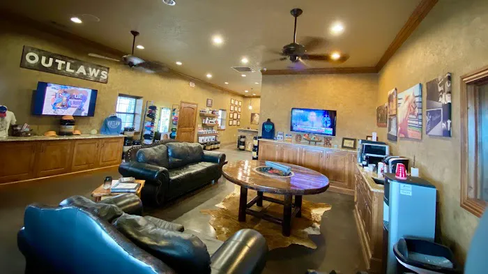 Outlaw Equine Hospital and Rehab Center Picture 7