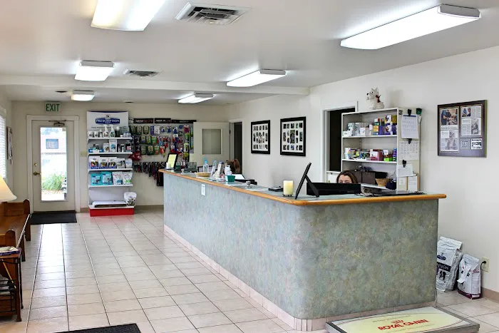 Warrick Veterinary Clinic - Newburgh Plaza Picture 3