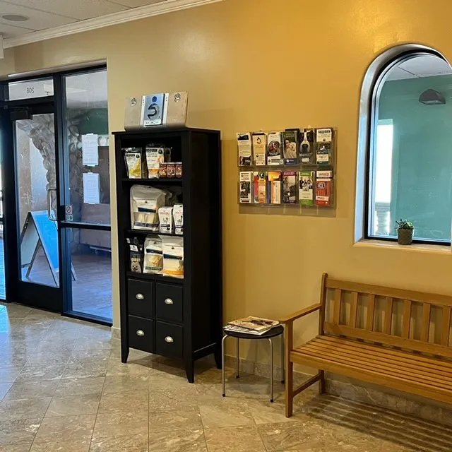 Desert Hills Animal Clinic Picture 1