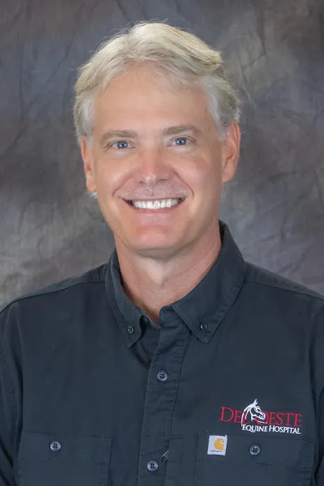 Del Oeste Equine Hospital LLC - Chris Camp, DVM Picture 3