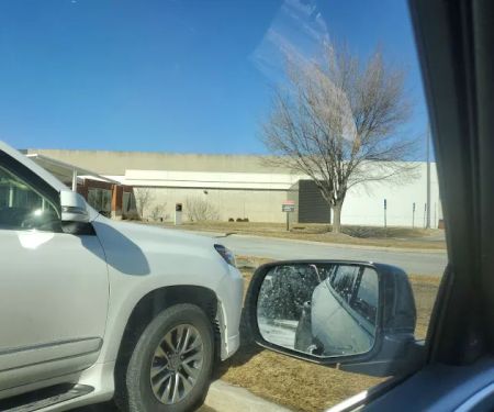 Lloyd Veterinary Medical Center