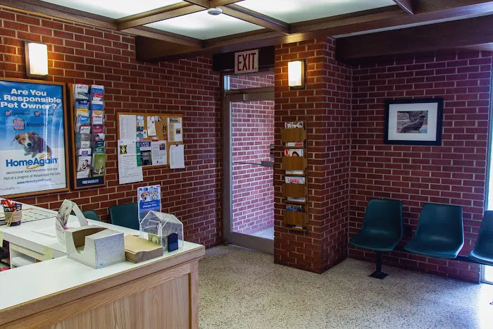 Beaverdale Veterinary Clinic / Riordan Pet Hospital Picture 4