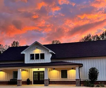 Auburn Oaks Animal Clinic