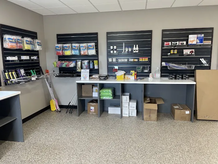 Deluxe Animal Health Picture 5