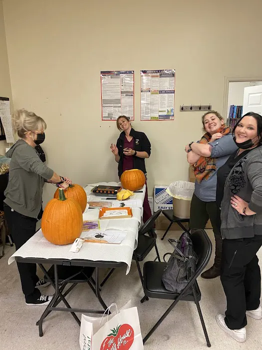 Noah's Ark Veterinary Office Picture 4