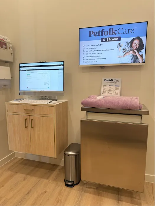 Petfolk Veterinary & Urgent Care - Overland Park Picture 3