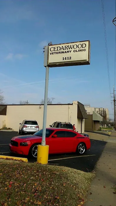 Cedarwood Veterinary Clinic: Robert W. Poteet, DVM, Wendy Sales,DVM, Bill Gooldy, DVM Picture 1