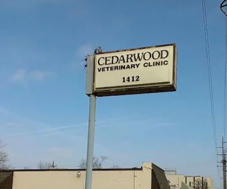 Cedarwood Veterinary Clinic: Robert W. Poteet, DVM, Wendy Sales,DVM, Bill Gooldy, DVM